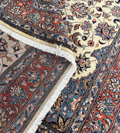 Fine Hand-Knotted Persian Sarouq Carpet