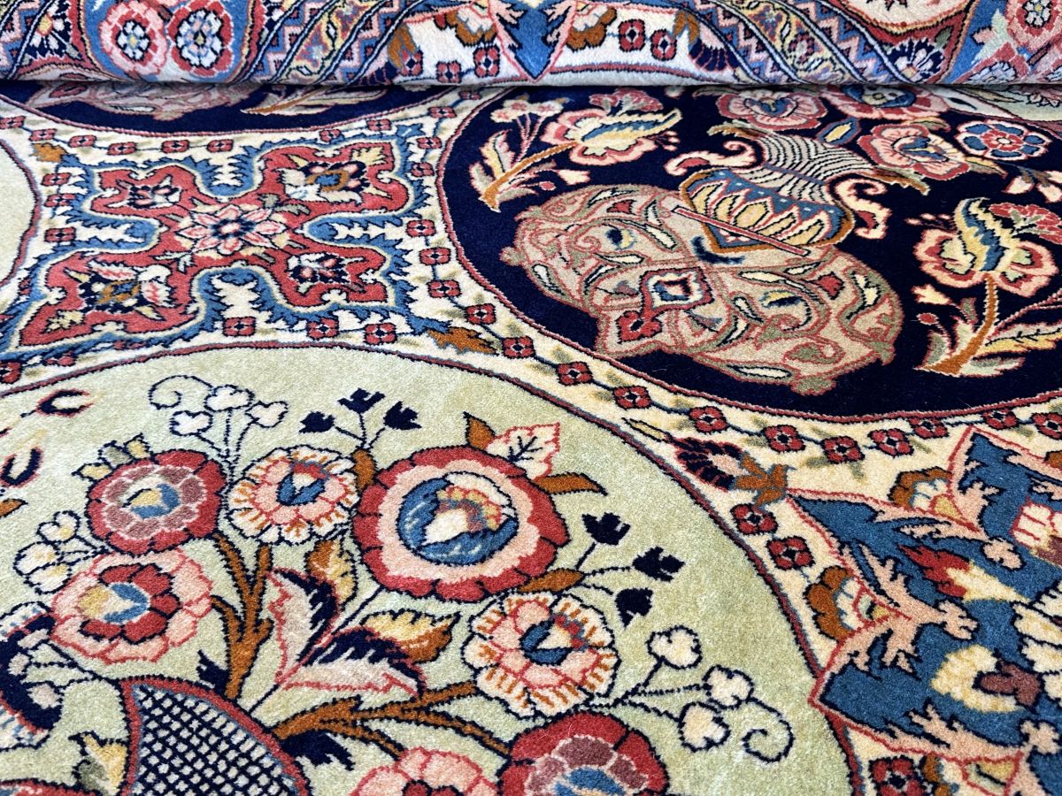 Fine Hand-Knotted Persian Varamin Carpet