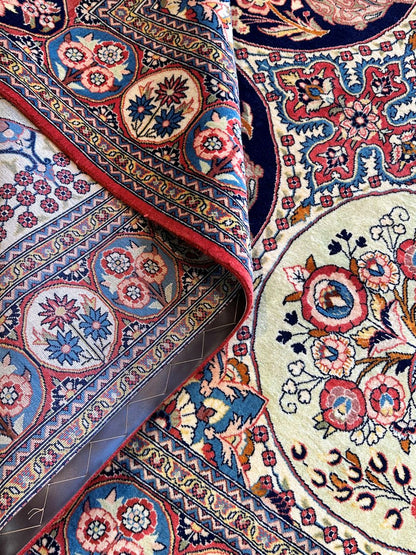 Fine Hand-Knotted Persian Varamin Carpet