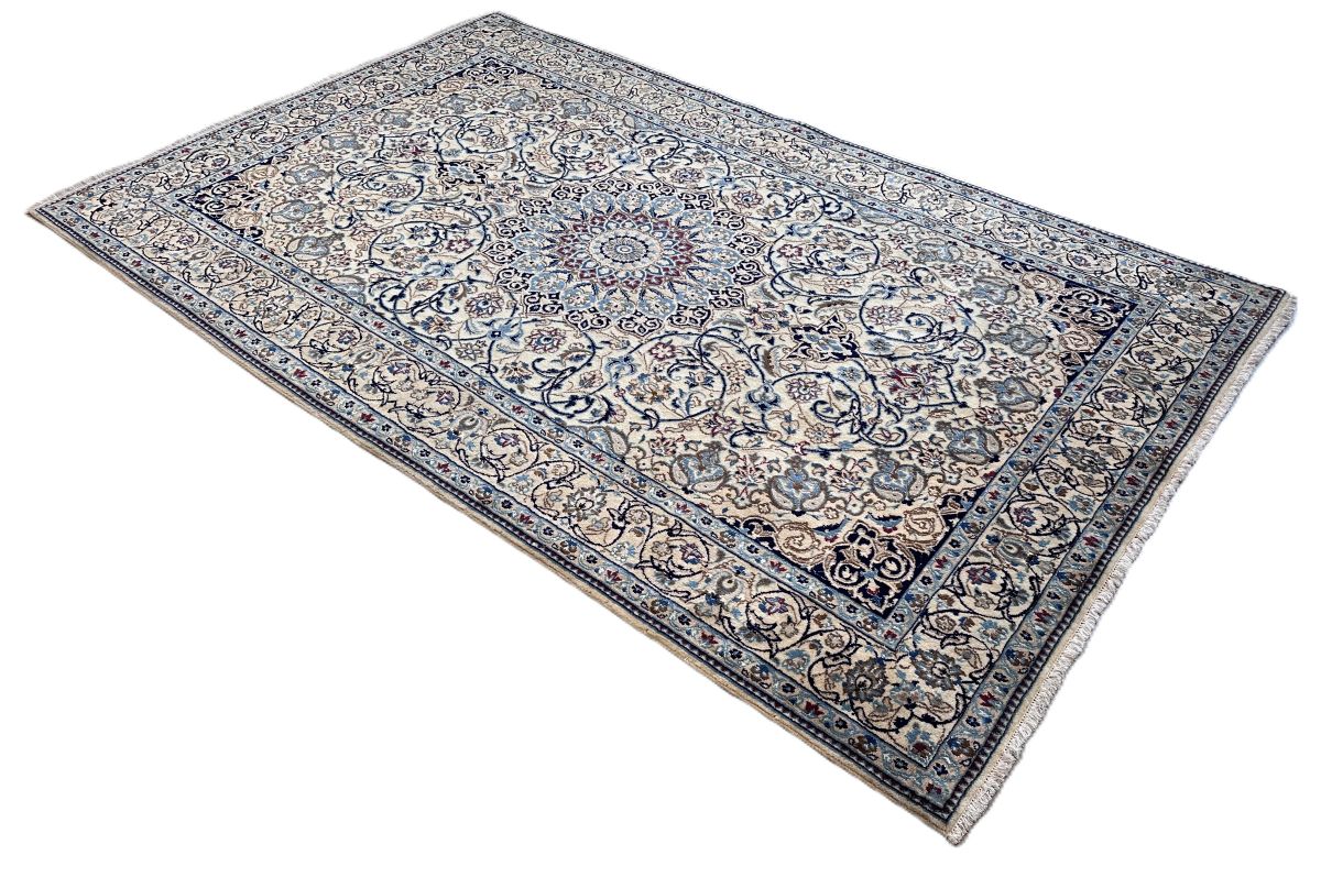Fine Hand-Knotted Persian Naien Carpet