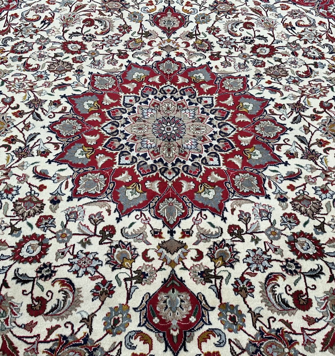 Fine Hand-Knotted Persian Kashmar Carpet