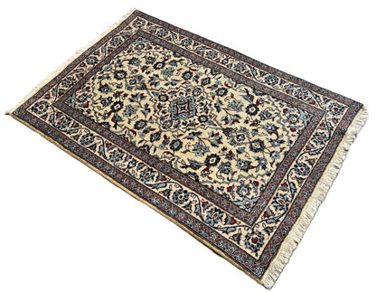 Hand-knotted Persian Kashan Carpet