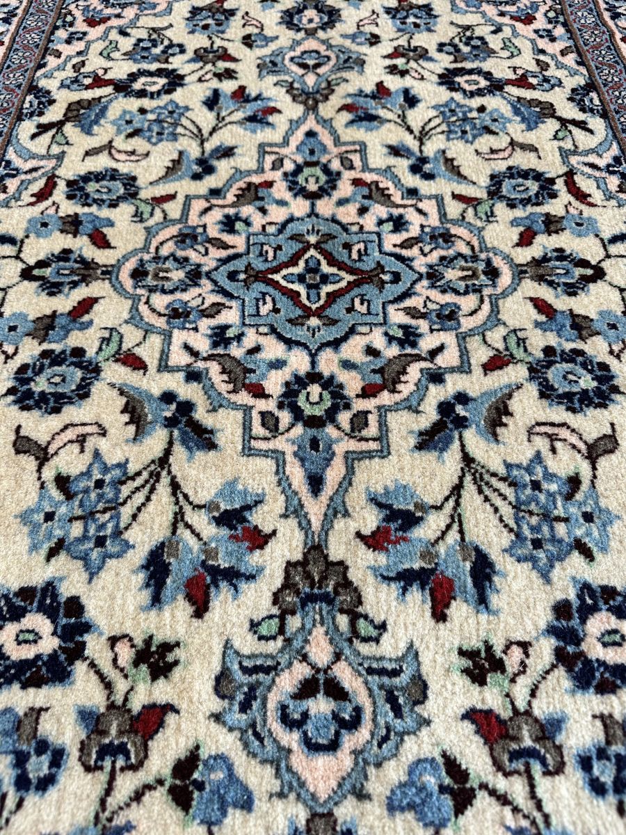 Hand-knotted Persian Kashan Carpet