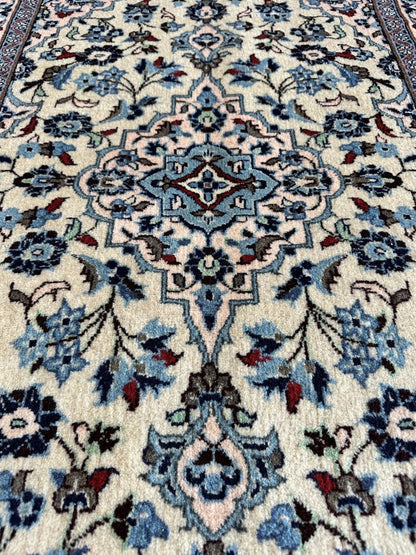Hand-knotted Persian Kashan Carpet
