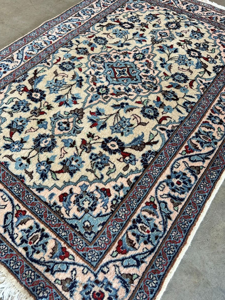 Hand-knotted Persian Kashan Carpet
