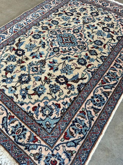 Hand-knotted Persian Kashan Carpet