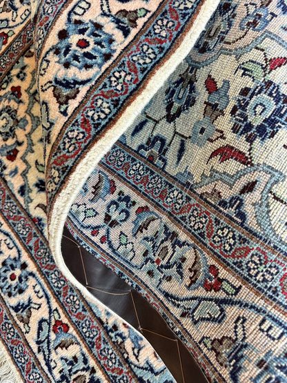 Hand-knotted Persian Kashan Carpet