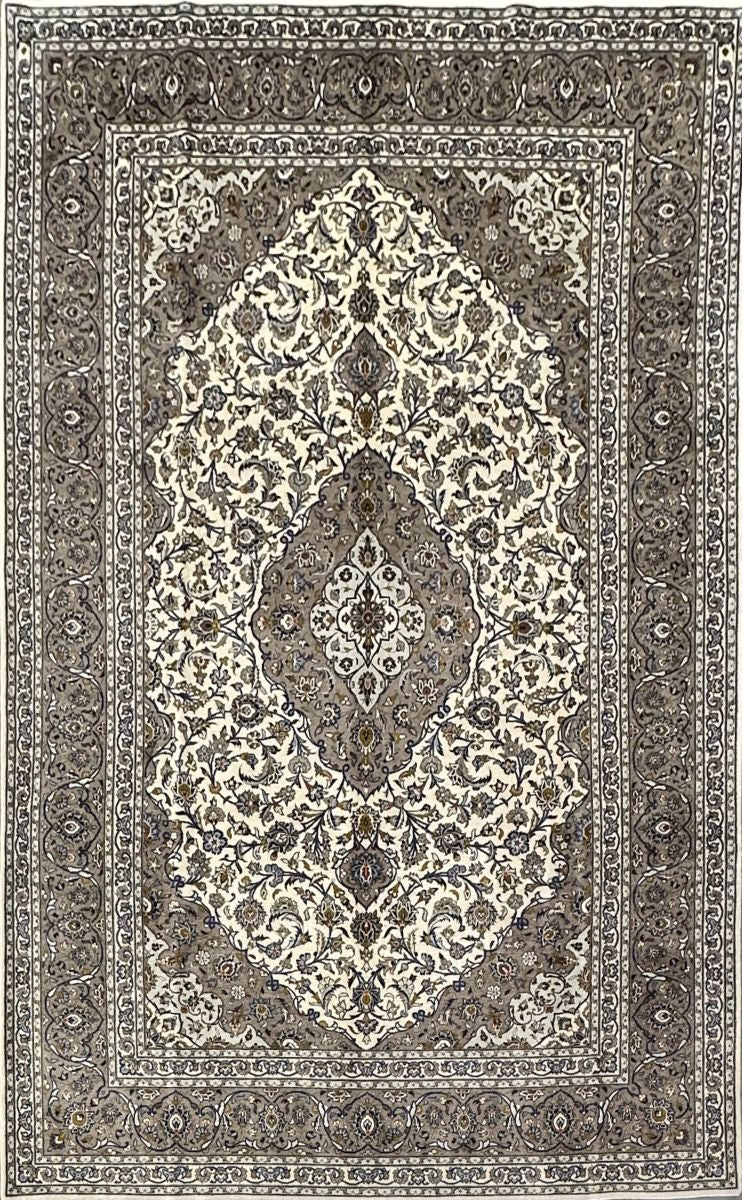 Fine Hand-Knotted Persian Kashan Carpet
