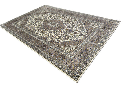 Fine Hand-Knotted Persian Kashan Carpet