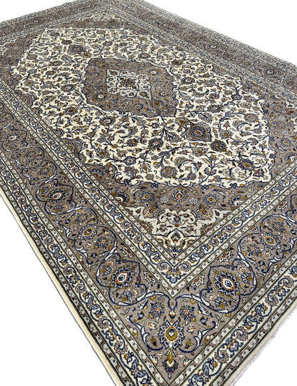 Fine Hand-Knotted Persian Kashan Carpet