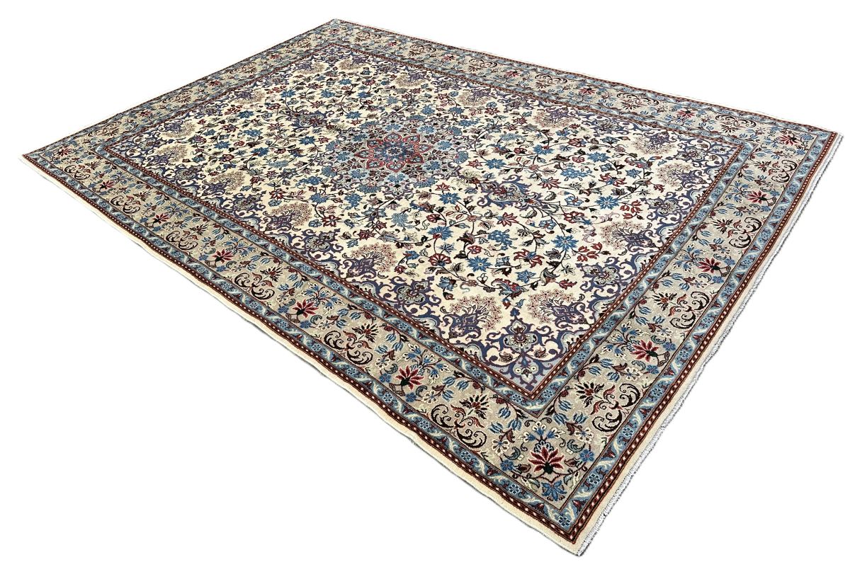 Fine Hand-Knotted Persian Yazd Carpet