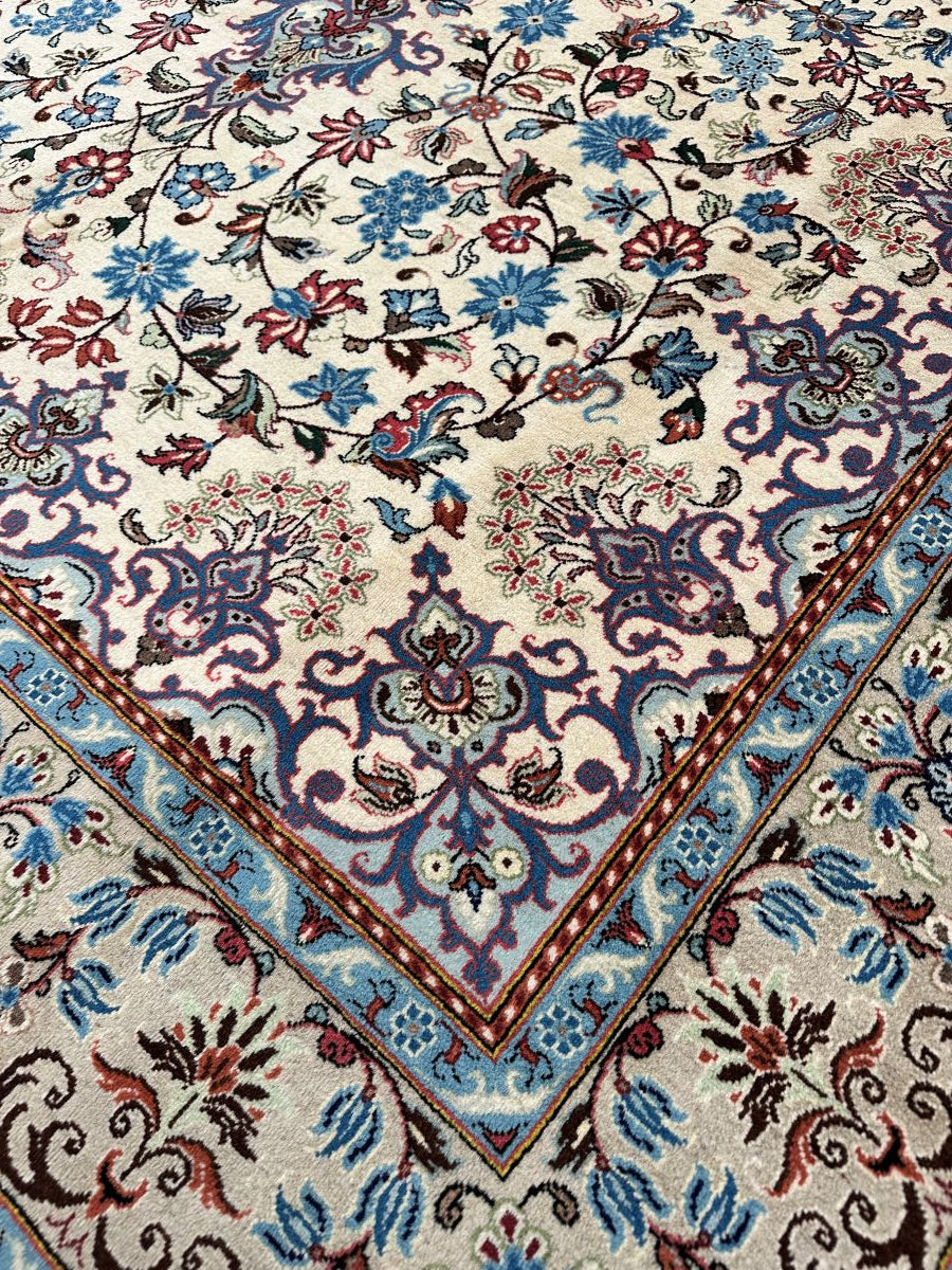 Fine Hand-Knotted Persian Yazd Carpet