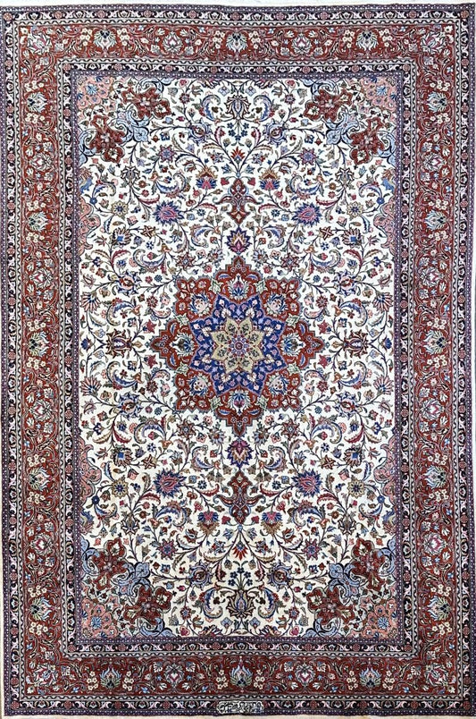 Fine Hand-Knotted Persian Isfahan Carpet