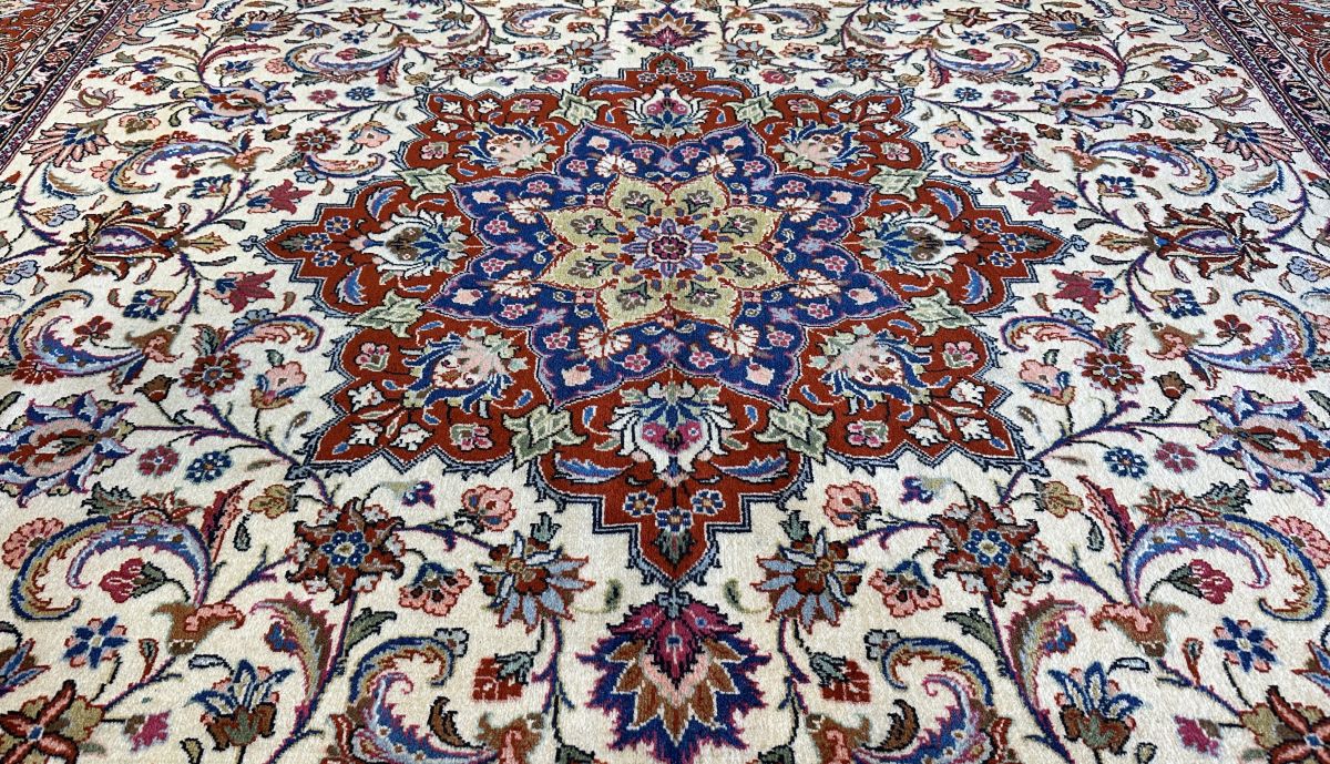 Fine Hand-Knotted Persian Tabriz Carpet
