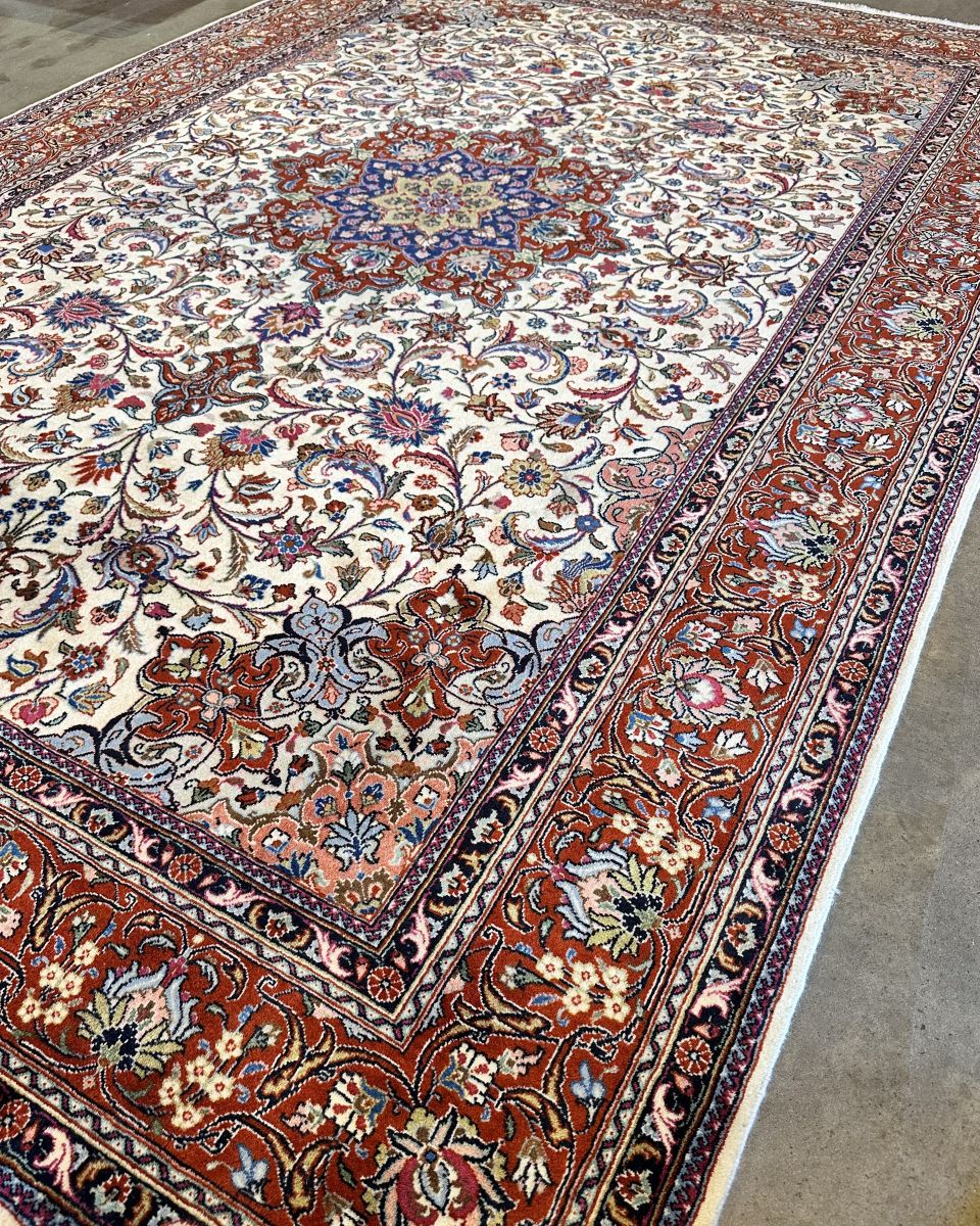 Fine Hand-Knotted Persian Tabriz Carpet