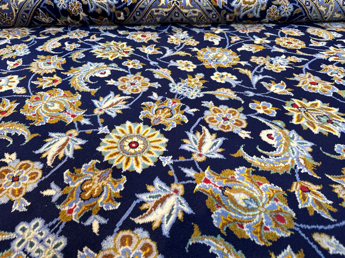 Fine Hand-knotted Royal Persian Kashan Carpet