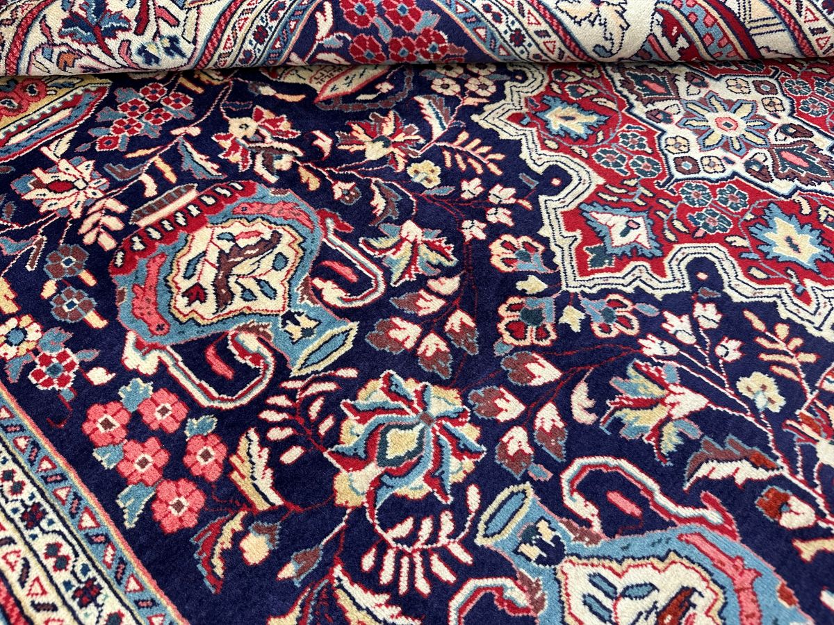 Rare Hand-Knotted Persian Sarouq Carpet