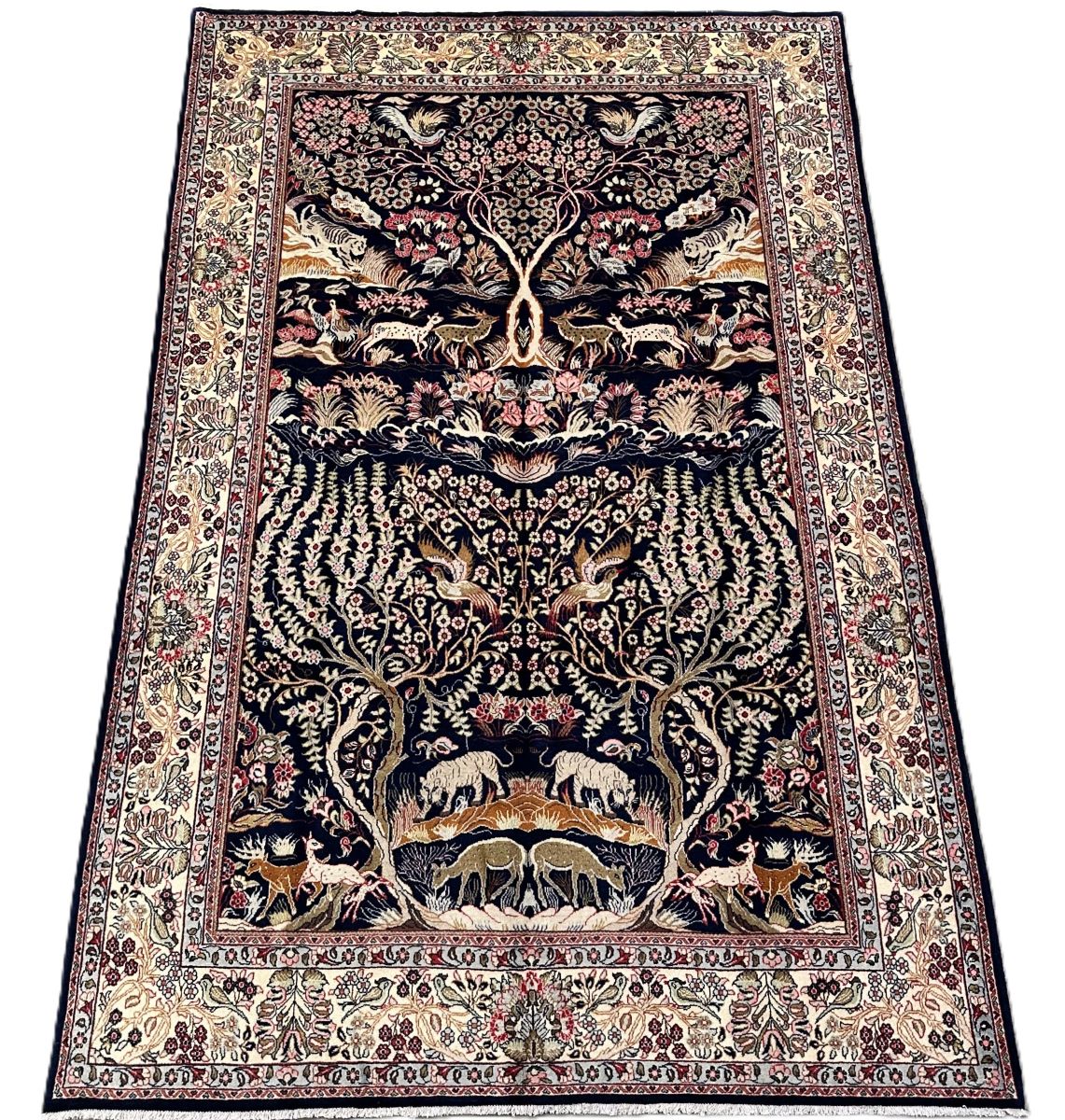 Fine Hand-Knotted Persian Kashan Carpet