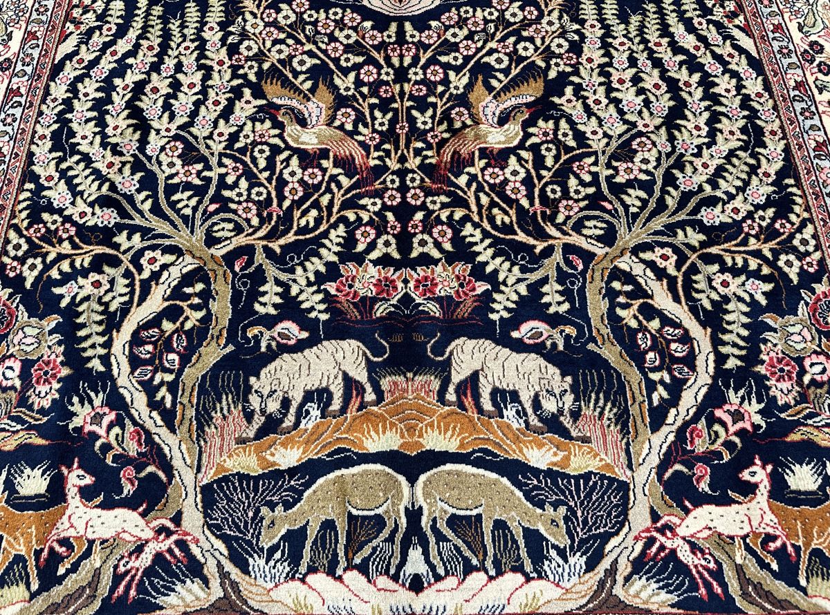 Fine Hand-Knotted Persian Kashan Carpet