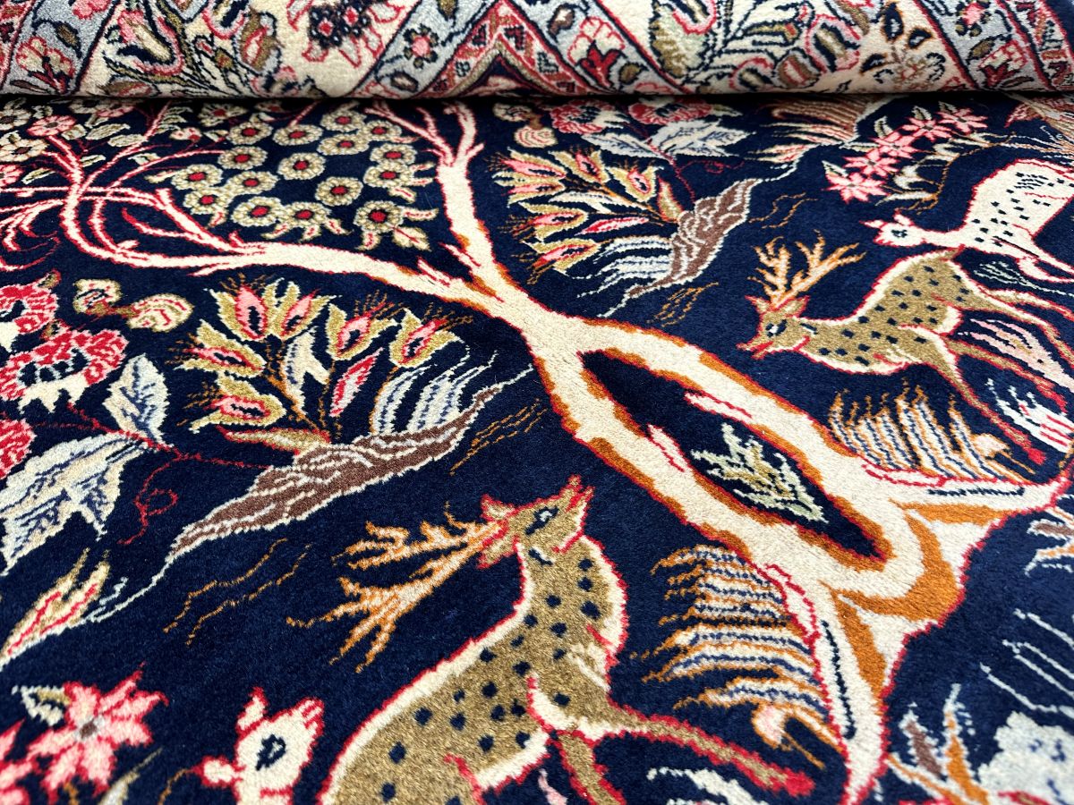 Fine Hand-Knotted Persian Kashan Carpet