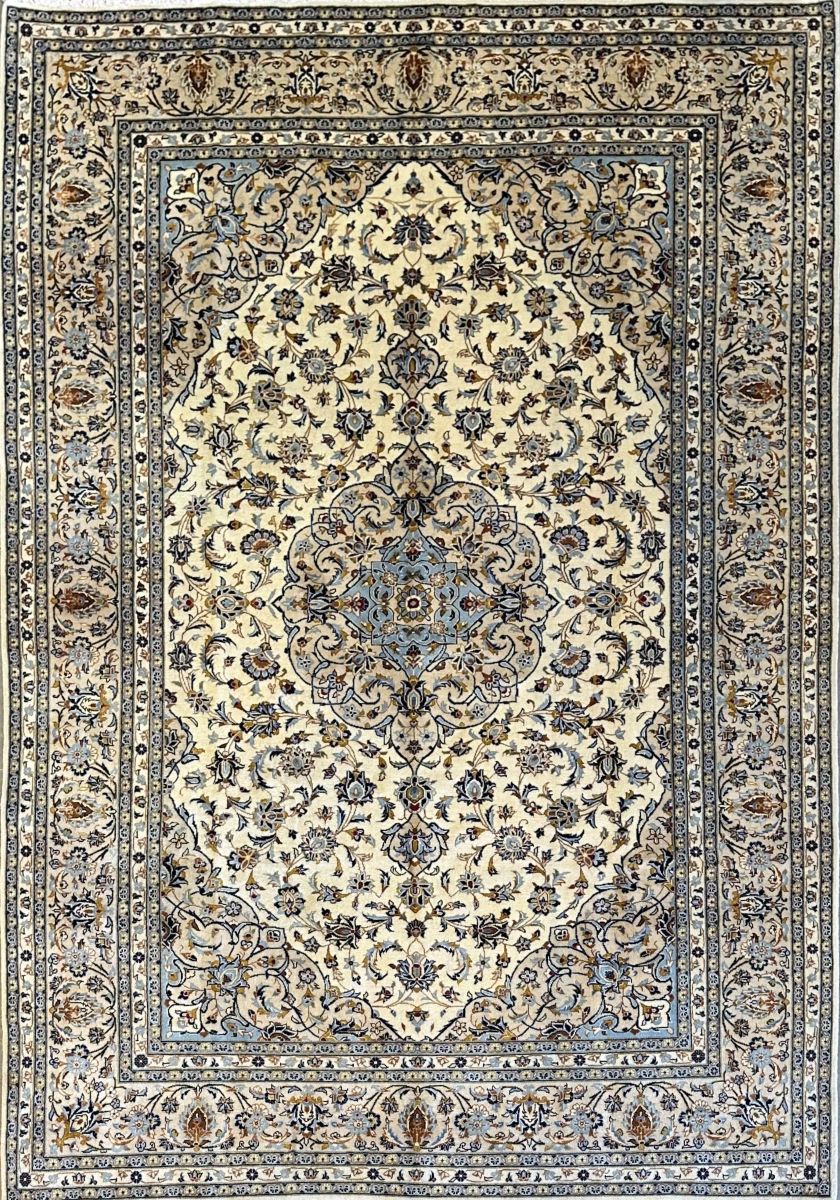 Fine Hand-Knotted Persian Kashan Carpet