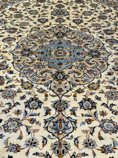 Fine Hand-Knotted Persian Kashan Carpet
