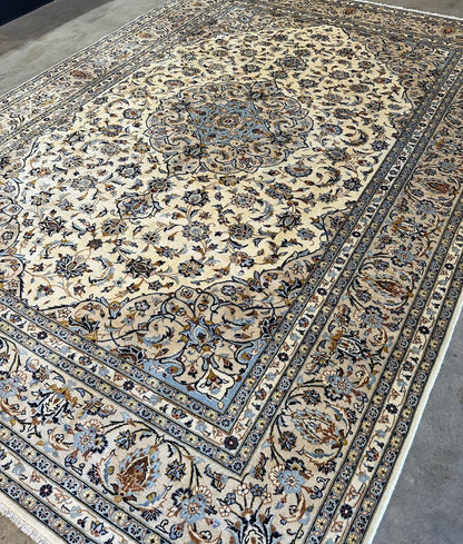 Fine Hand-Knotted Persian Kashan Carpet
