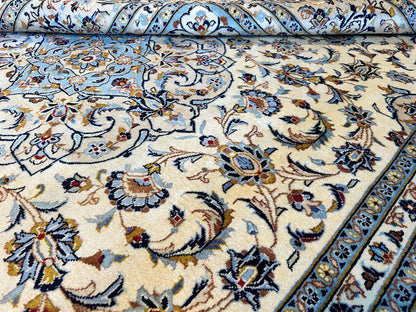 Fine Hand-Knotted Persian Kashan Carpet