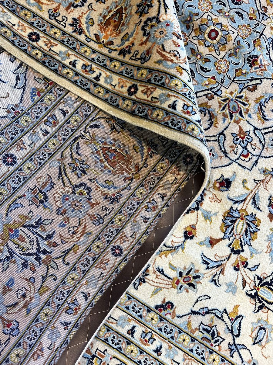 Fine Hand-Knotted Persian Kashan Carpet