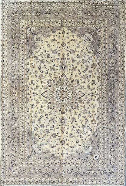 Fine Hand-Knotted Persian Kashan Carpet