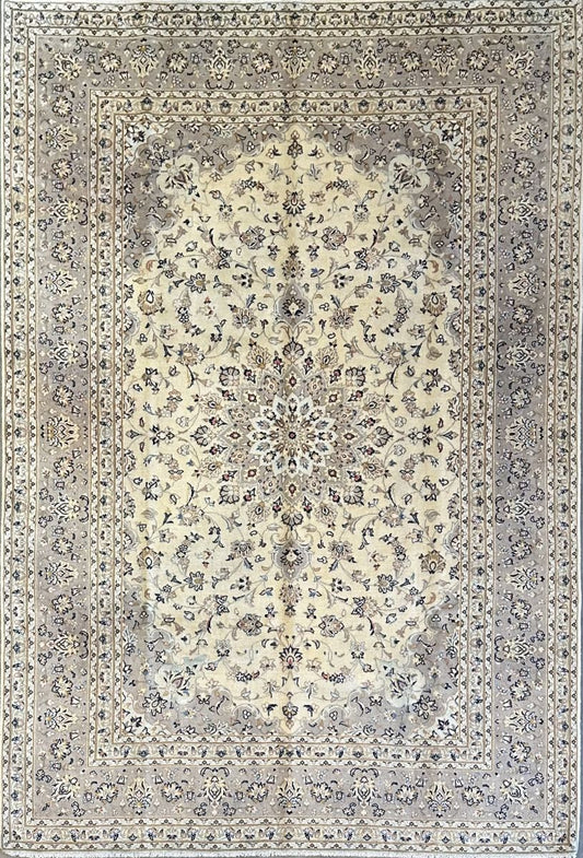 Fine Hand-Knotted Persian Kashan Carpet