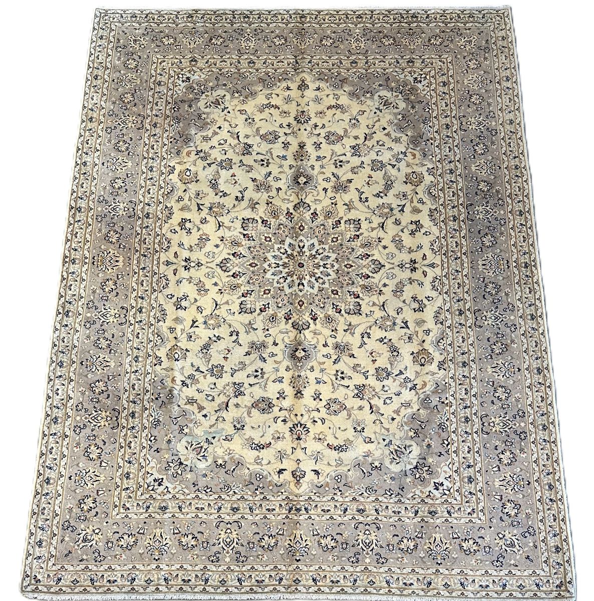 Fine Hand-Knotted Persian Kashan Carpet