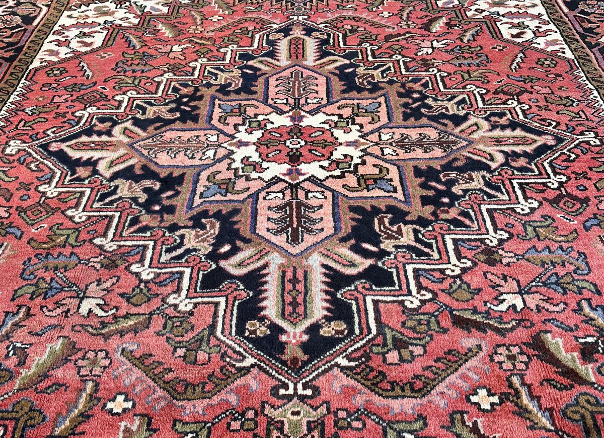 Hand-knotted Traditional Persian Heriz Carpet