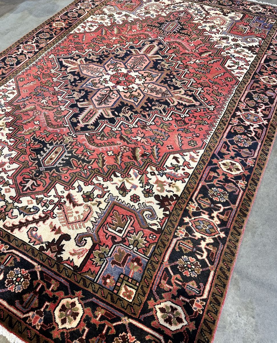 Hand-knotted Traditional Persian Heriz Carpet
