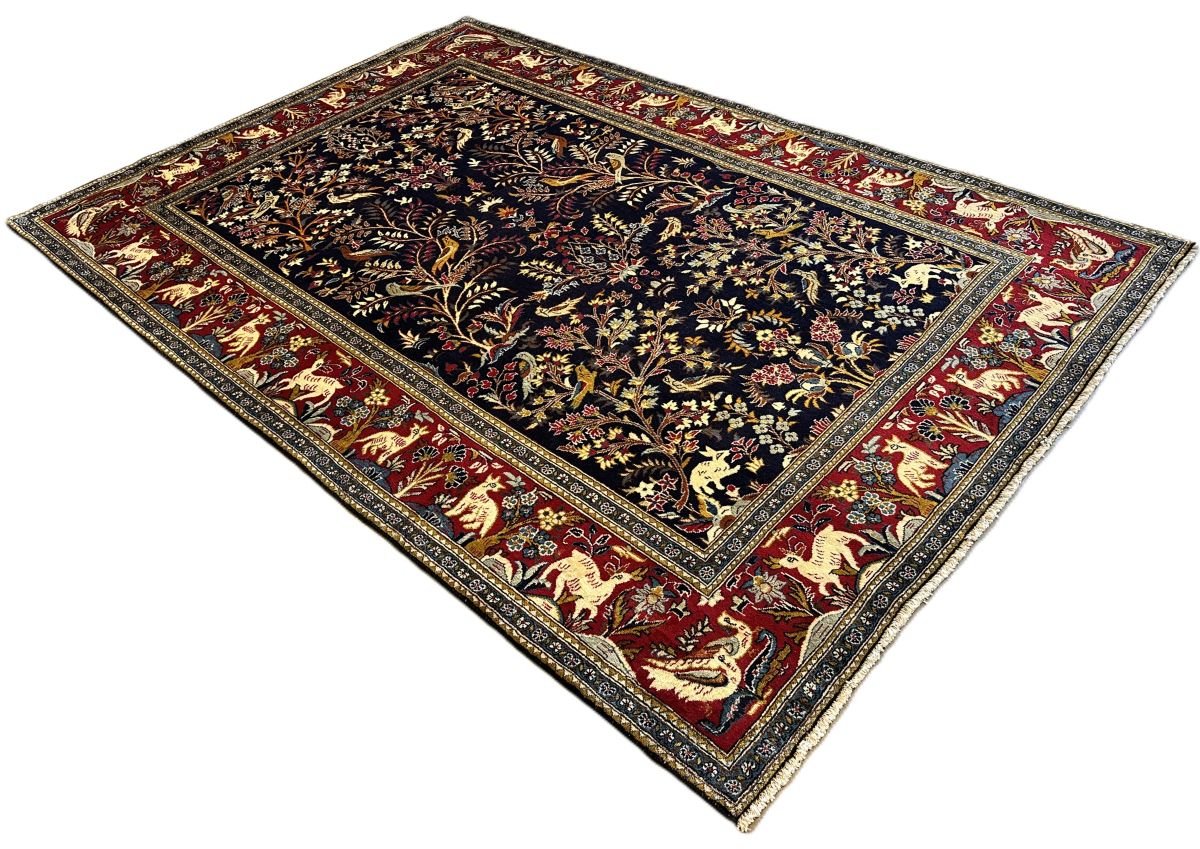 Fine Hand-Knotted Persian Kashan Carpet