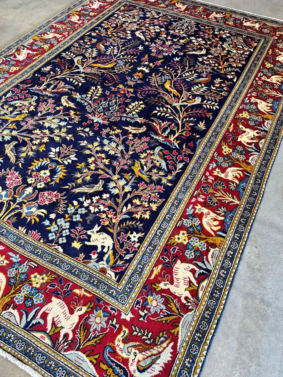 Fine Hand-Knotted Persian Kashan Carpet