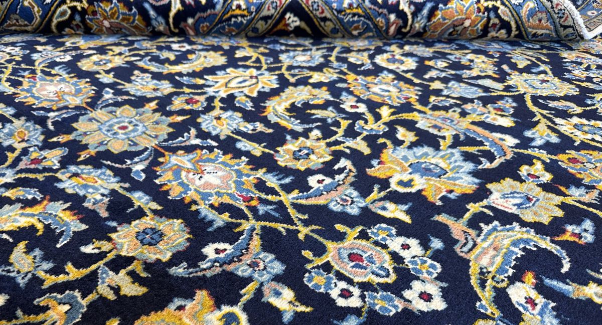 Fine Hand-knotted Royal Persian Kashan Carpet