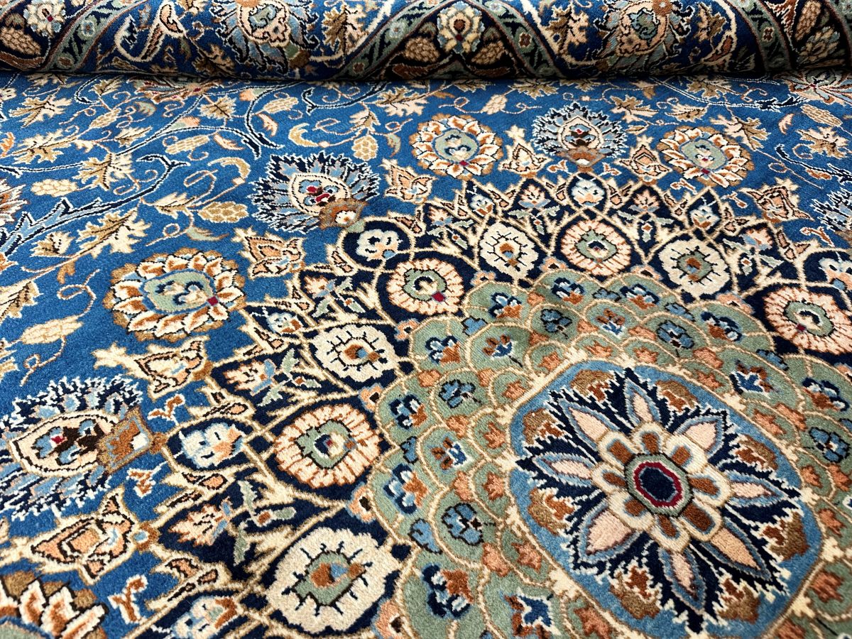 Fine Hand-Knotted Persian Kashmar Carpet