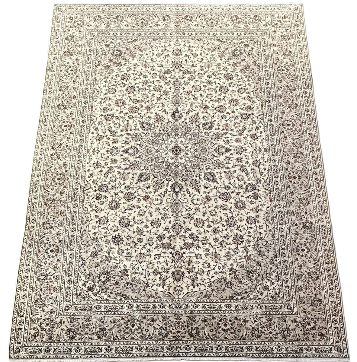 Fine Hand-Knotted Persian Kashan Carpet