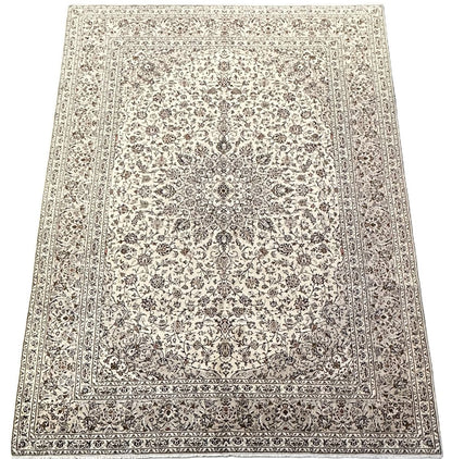Fine Hand-Knotted Persian Kashan Carpet