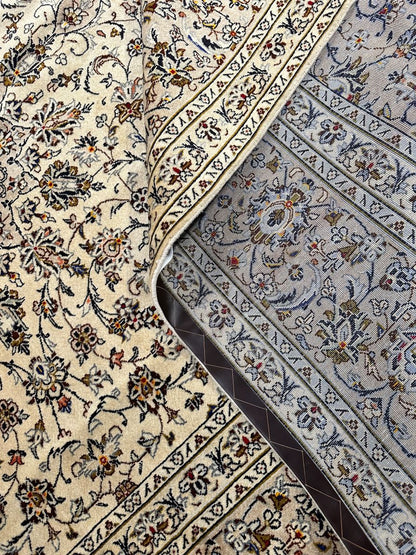 Fine Hand-Knotted Persian Kashan Carpet