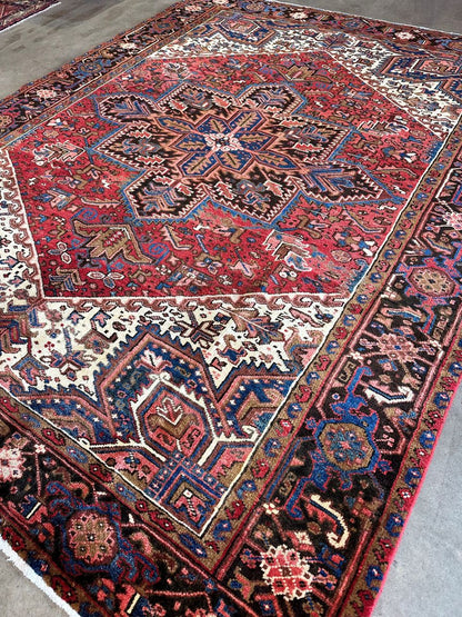 Hand-knotted Traditional Persian Heriz Carpet