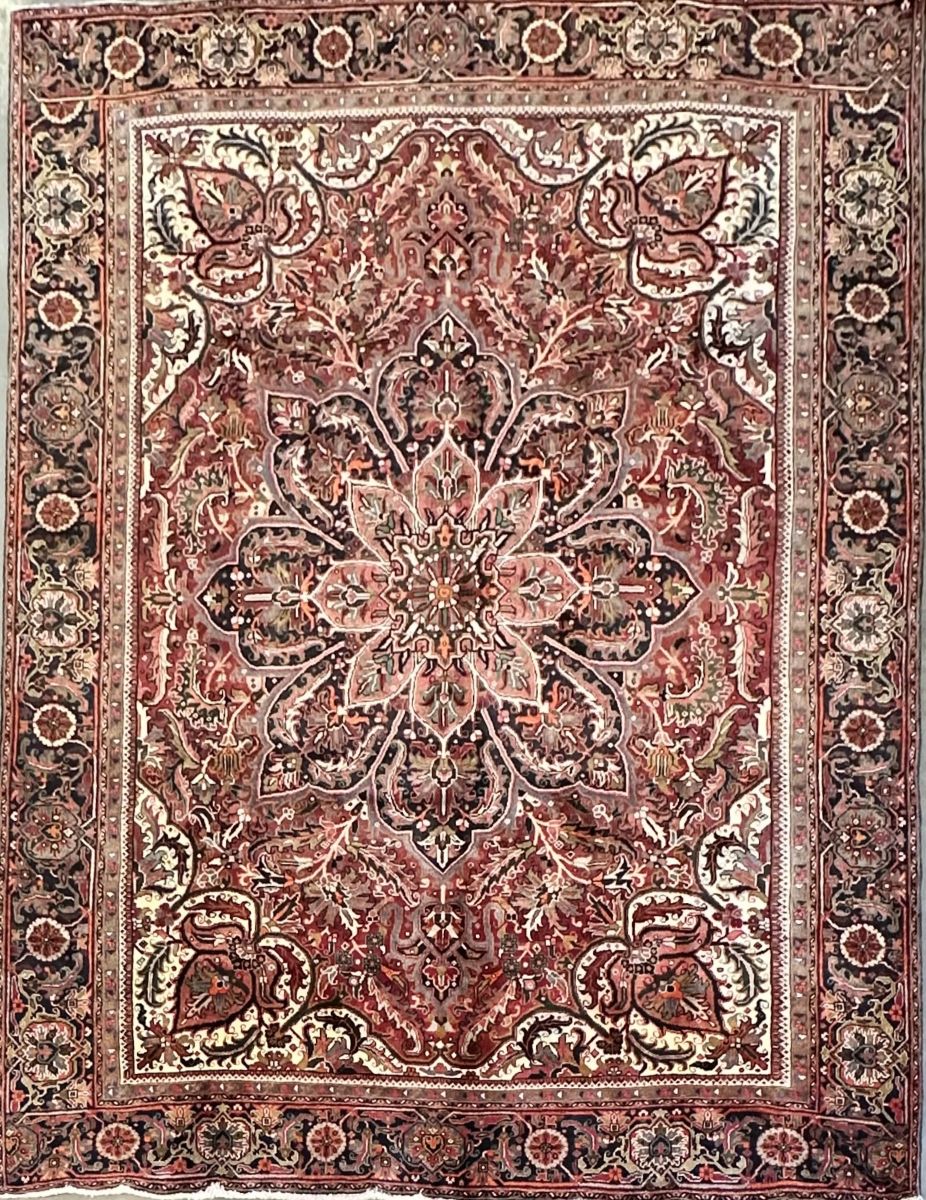 Hand-knotted Traditional Persian Heriz Carpet