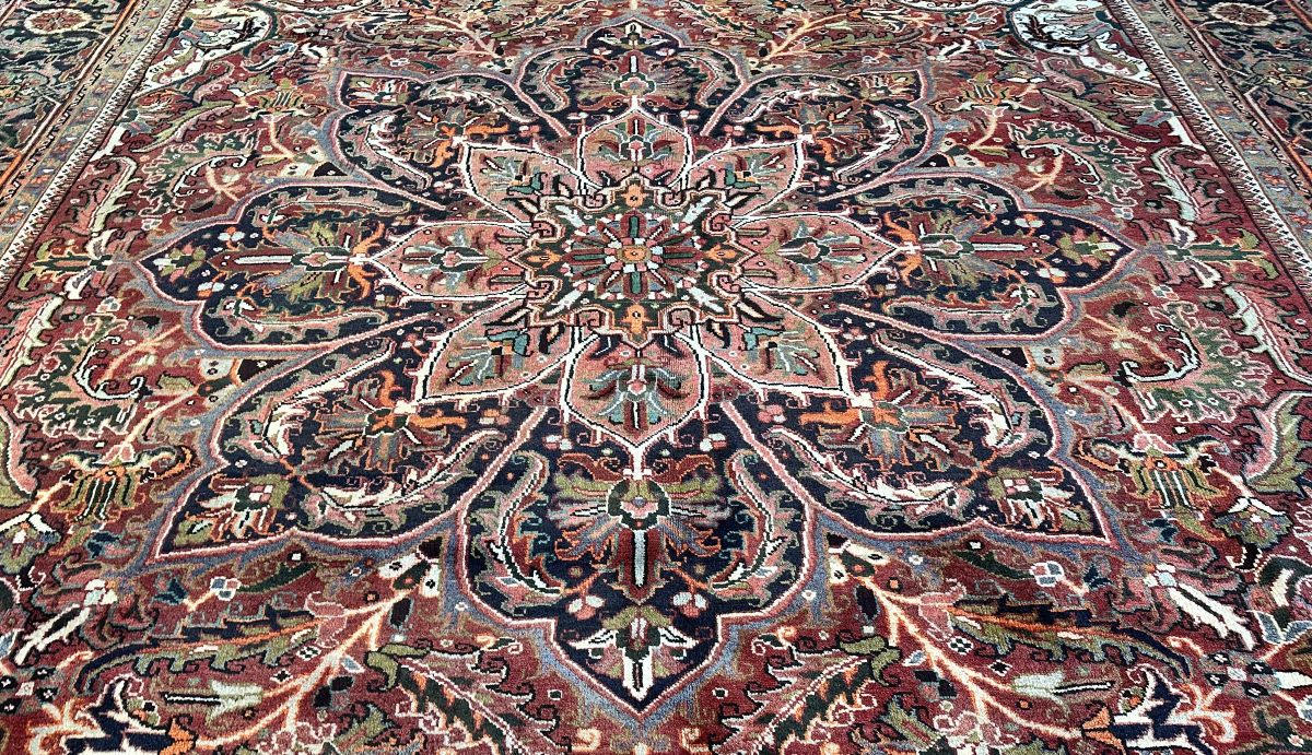 Hand-knotted Traditional Persian Heriz Carpet