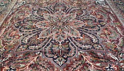 Hand-knotted Traditional Persian Heriz Carpet