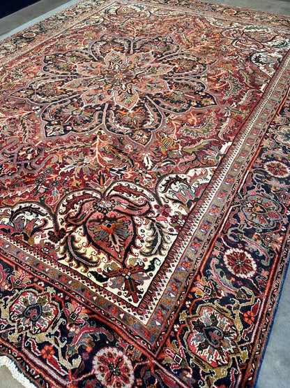 Hand-knotted Traditional Persian Heriz Carpet