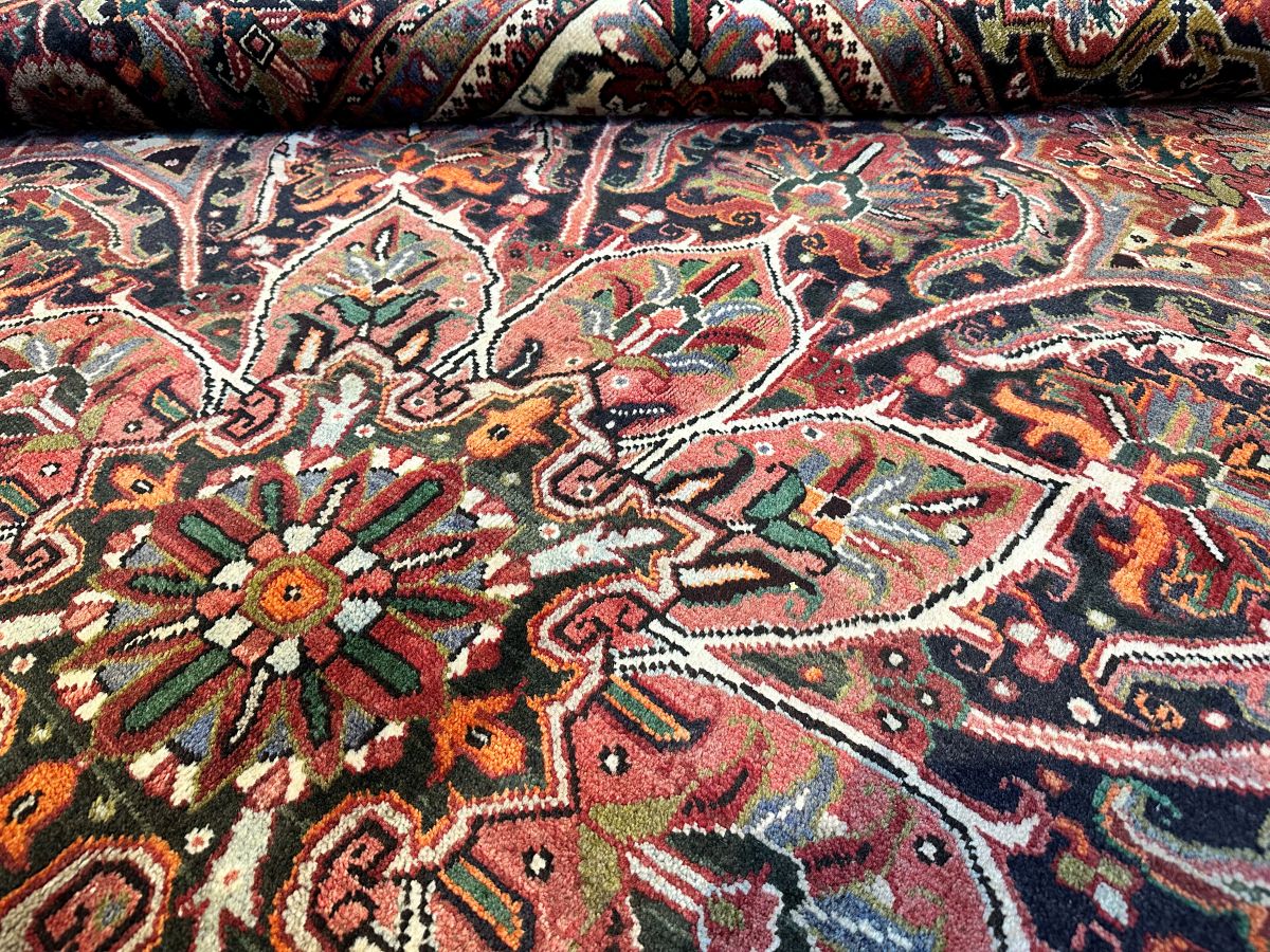 Hand-knotted Traditional Persian Heriz Carpet