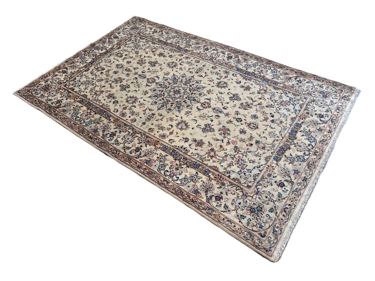 Fine Hand-Knotted Persian Kashan Carpet