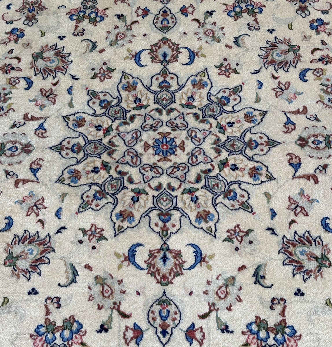 Fine Hand-Knotted Persian Kashan Carpet