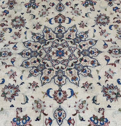 Fine Hand-Knotted Persian Kashan Carpet